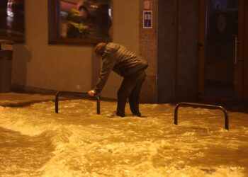 El cielo se abrió sobre Vigo: inundaciones, cortes de luz y caídas de árboles por una tromba de agua