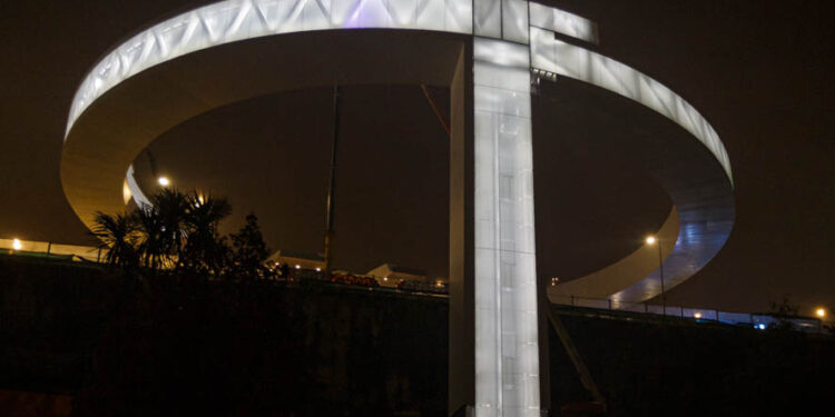 El Halo se ilumina entre gritos y con la ‘V’ de Vigo más polémica