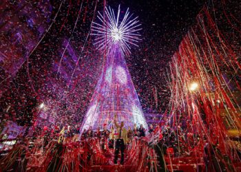 Vigo ilumina su Navidad en la «superliga mundial»: Mariah Carey, confeti y megaestrella