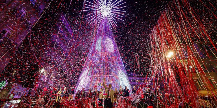 Vigo ilumina su Navidad en la «superliga mundial»: Mariah Carey, confeti y megaestrella
