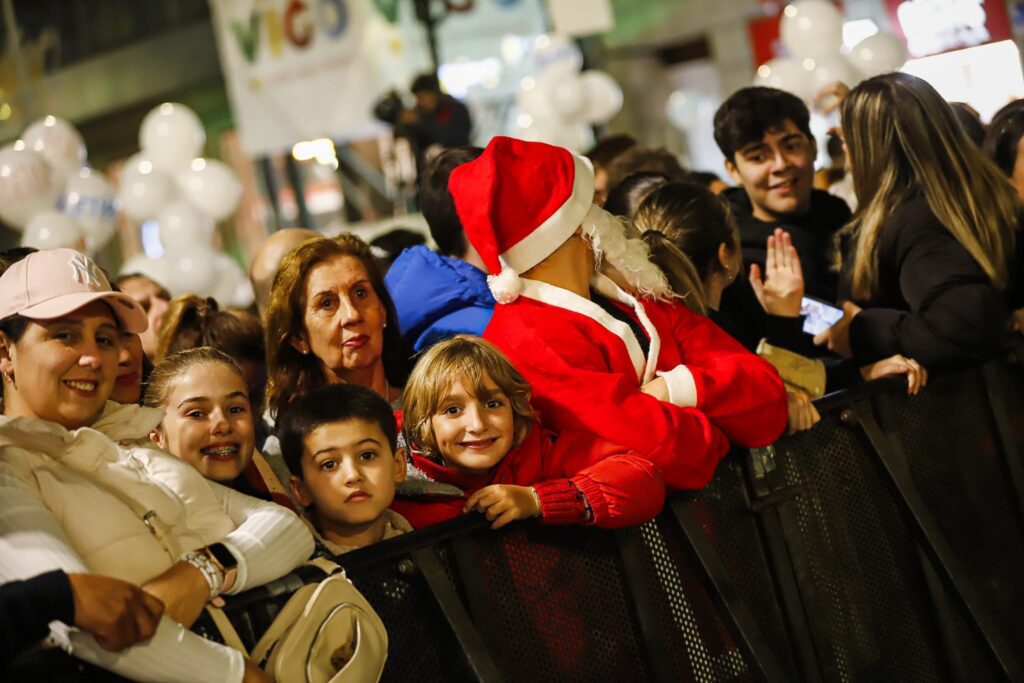 Vigo ilumina su Navidad en la «superliga mundial»: Mariah Carey, confeti y megaestrella