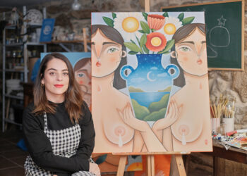 La artista viguesa Abi Castillo expone su ‘Raio de Lúa’ en la Galería Maraca