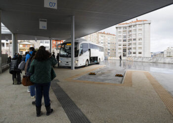 Doce ayuntamientos del área de Vigo y la Xunta prorrogan dos años el plan de transporte metropolitano