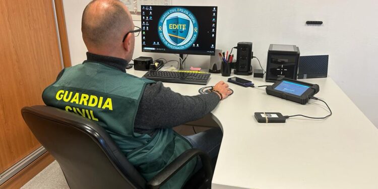 Detenidos dos jóvenes de Vigo por estafar 5.500 euros mediante el timo del ‘bizum inverso’