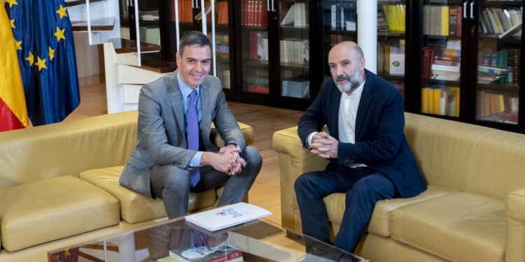 Pontón firma este lunes el acuerdo para investir a Sánchez: rebaja en peajes y cercanías desde Vigo