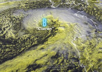 ‘Ciarán’ provoca las primeras incidencias en Vigo a la espera de que estalle en toda su crudeza