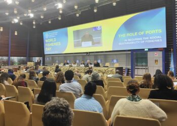 Botana defiende al sector pesquero como «ejemplo de sostenibilidad y protección del medioambiente»