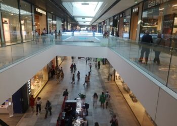 Vialia Vigo incorpora dos nuevas marcas a su oferta comercial y amplía su espacio de realidad virtual