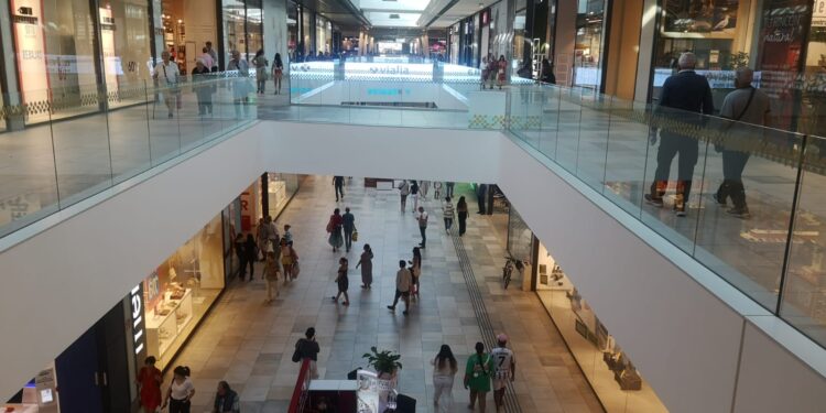 Vialia Vigo incorpora dos nuevas marcas a su oferta comercial y amplía su espacio de realidad virtual