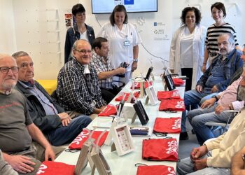 Una decena de pacientes aprenden en Vigo la técnica del ‘bostezo educado’ para recuperar el olfato