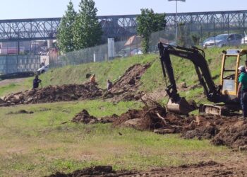 Obligan a los comuneros de Cabral a revertir las obras de un aparcamiento en Peinador