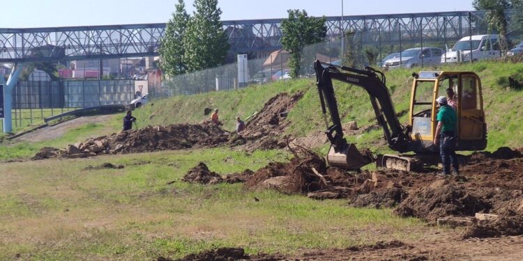 Obligan a los comuneros de Cabral a revertir las obras de un aparcamiento en Peinador