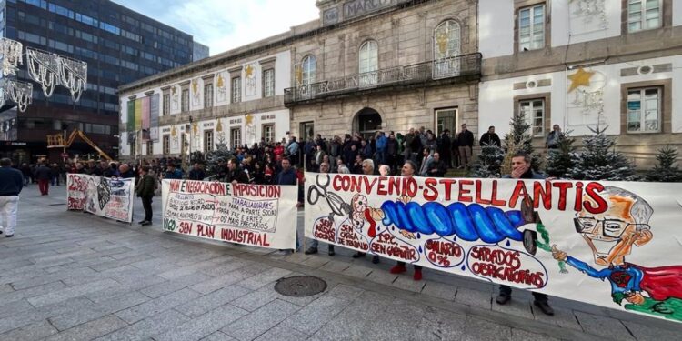Trabajadores de Stellantis Vigo salen a la calle para reclamar «un convenio digno»
