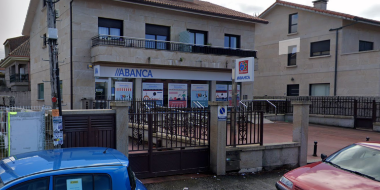 Detenidos dos atracadores enmascarados tras robar en una sucursal de Abanca en Vigo