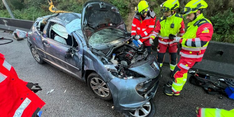 Un accidente en la salida de Vigo por la A-55 deja una persona herida y un enorme atasco