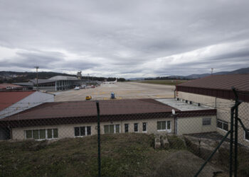 Galicia recupera parte de sus servicios ferroviarios: el temporal cancela otros tres vuelos en Vigo