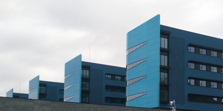 Cuatro miembros de una familia de Vigo, evacuados al hospital con síntomas de intoxicación