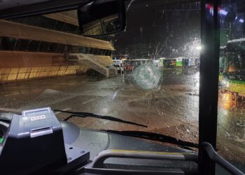 Vitrasa denuncia dos ataques a autobuses durante la jornada de huelga del 1 de noviembre