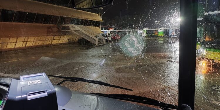 Vitrasa denuncia dos ataques a autobuses durante la jornada de huelga del 1 de noviembre
