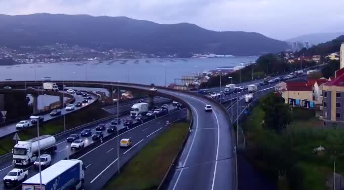 Un accidente sin heridos en el túnel de A Madroa genera grandes retenciones en la AP-9