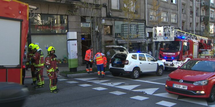 Cuatro personas heridas, una de ellas agente de Policía, tras registrarse un incendio en una vivienda de Vigo