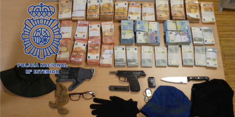 Los atracadores detenidos el viernes en Vigo se llevaron más de 100.000 euros de la sucursal de Coruxo