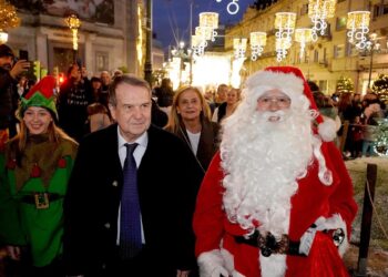 Caballero asegura que Vigo recibió 390.000 visitas en los tres primeros días de alumbrado navideño