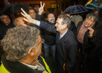 Caballero exige a Vitrasa que convoque la mesa de negociación y a la plantilla que ponga fin a la huelga