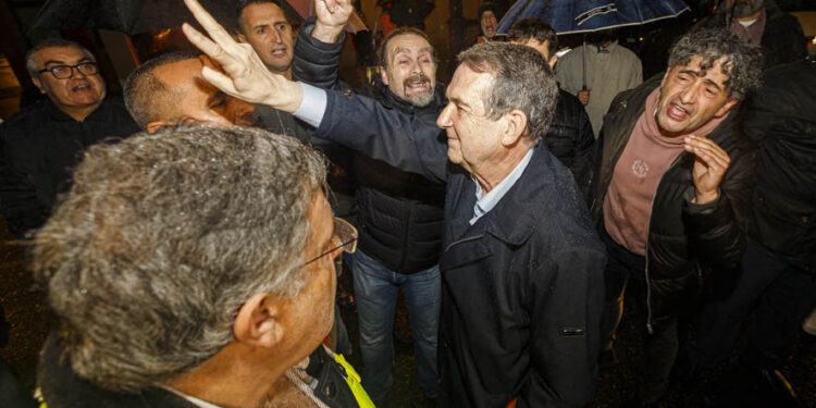 Caballero exige a Vitrasa que convoque la mesa de negociación y a la plantilla que ponga fin a la huelga