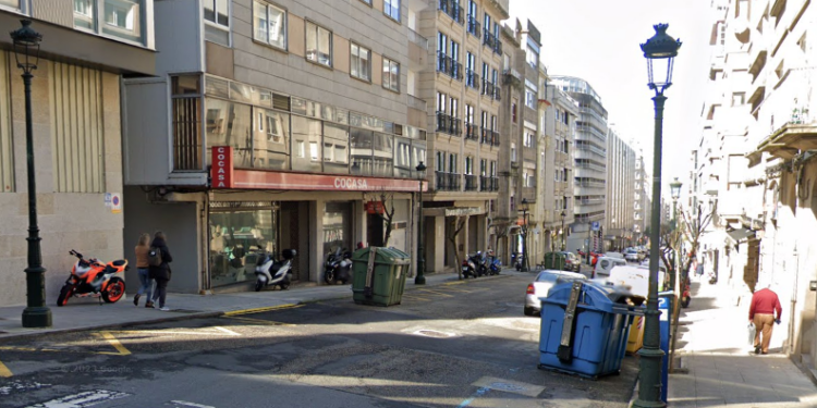 Detenidos tres hombres en Vigo por acceder a una vivienda y amenazar con navajas a sus moradores