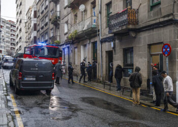 Completado con orden judicial el desalojo de los edificios inseguros de la calle Fisterra tras hallarse un cadáver