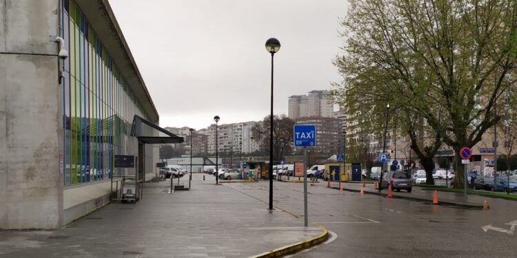 Asisten en la estación de Guixar a un hombre que sufrió un ataque epiléptico horas después de padecer un robo