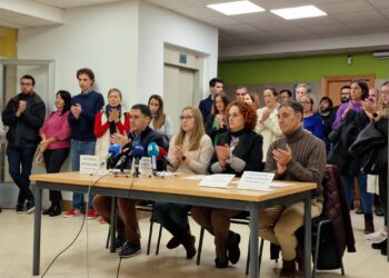 Centros educativos de Vigo recuerdan a los fallecidos en la calle Alfonso X y piden protección para menores