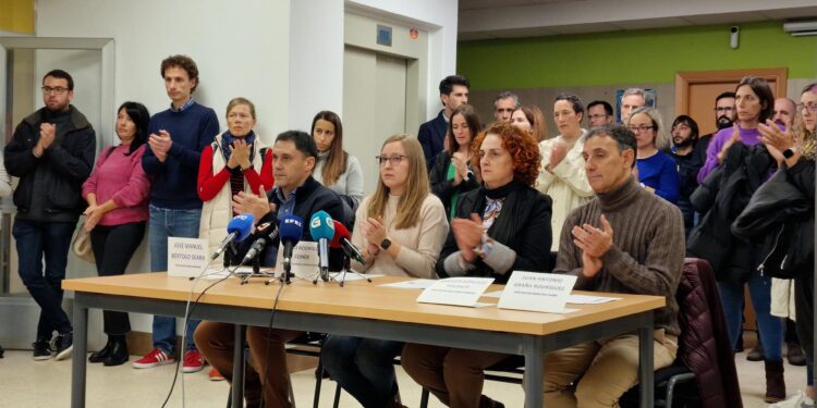 Centros educativos de Vigo recuerdan a los fallecidos en la calle Alfonso X y piden protección para menores