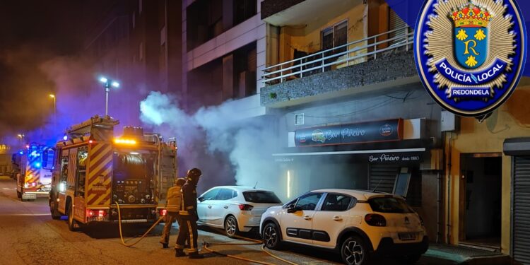 Desalojado un edificio de Chapela por un incendio en un bar