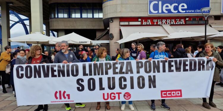 Decenas de empleados de limpieza exigen en Vigo un convenio «digno»