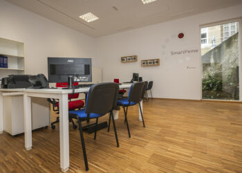 El programa ‘SmartPeme’ ofrece cursos para crear páginas web, editar vídeos y manejar de Google Analytics