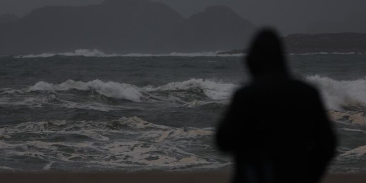 Alerta total en la costa… otra vez: la borrasca Domingos recoge el testigo de Ciarán