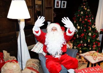 Papa Noel recorrerá Vigo en un vehículo navideño de época: estos son los barrios y los horarios previstos