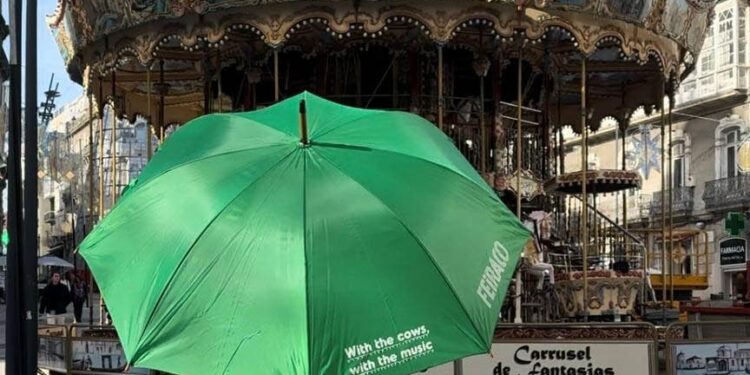 Una marca de leche regalará paraguas en Vigo versionando una famosa frase de Abel Caballero