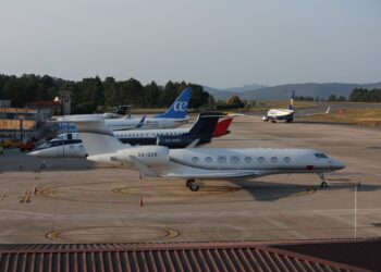Peinador encadena su cuarto mes por encima de los 100.000 pasajeros al crecer un 10% en octubre