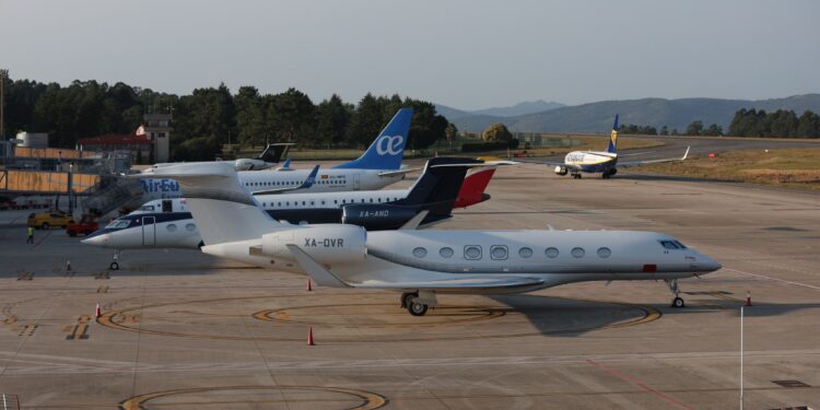 Peinador encadena su cuarto mes por encima de los 100.000 pasajeros al crecer un 10% en octubre