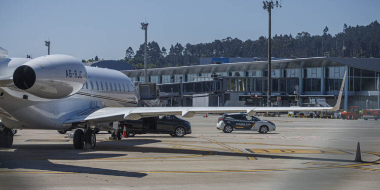 Seguridad Aérea investigará a Air Nostrum tras dejar a pasajeros en tierra en el aeropuerto de Vigo