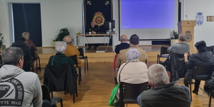 Drogas y okupación, principales preocupaciones que los vecinos de Vigo trasladan a la Policía Nacional