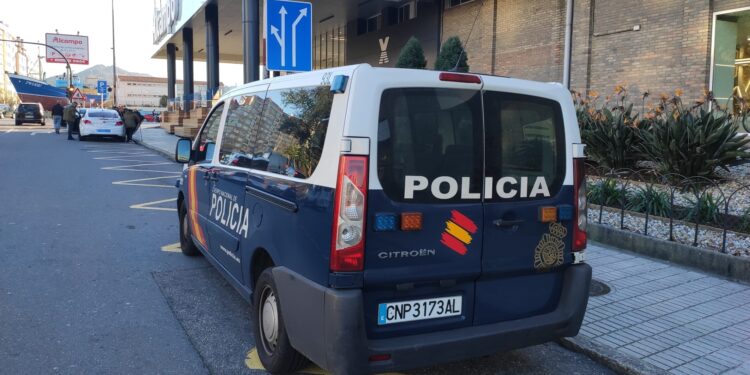 Un hombre pierde la visión en un ojo tras ser golpeado mientras seguía una prueba deportiva en Vigo