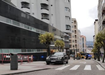 Trasladan a un hospital a un anciano hallado entre heces en un domicilio de Vigo