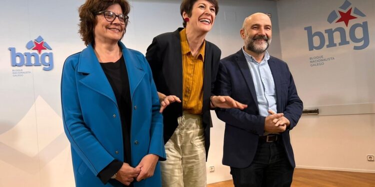 El acuerdo BNG-PSOE incluye un 75% de descuento en la AP-9, condonación de deuda y trenes de cercanías