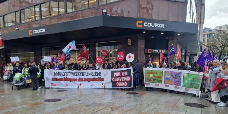 Profesionales de educación infantil se manifiestan en Vigo ante las “condiciones indecentes” del sector