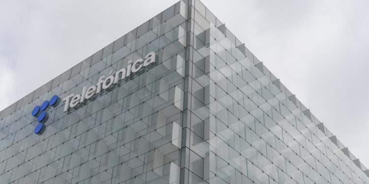 La plantilla de Telefónica en Galicia, casi 600 trabajadores, “expectante” ante el anuncio del ERE