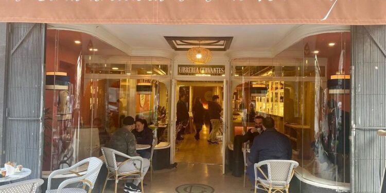 A Tapa do Barril lanza su nueva empanadilla ‘Viguesa’ para celebrar la apertura de su tercer local en Vigo